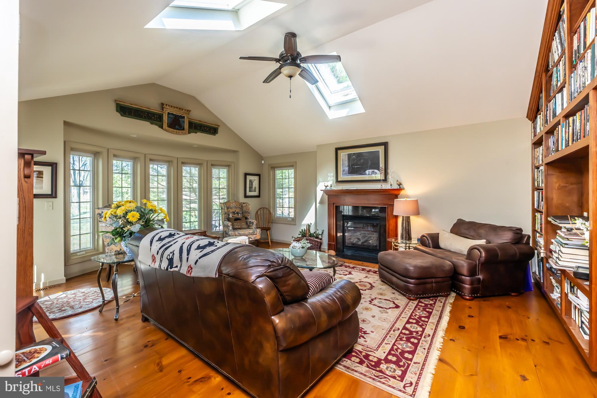 FOX LEE MANOR - Residential