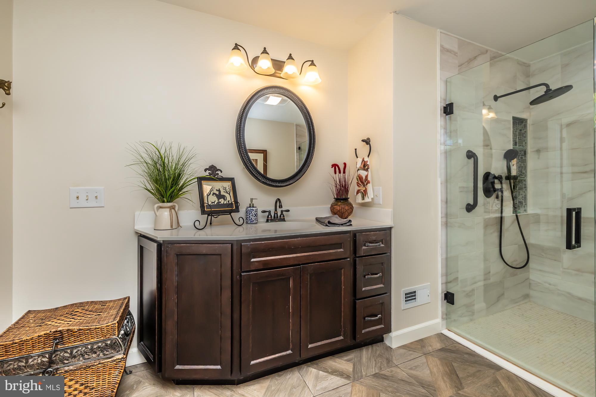 FOX LEE MANOR - Residential