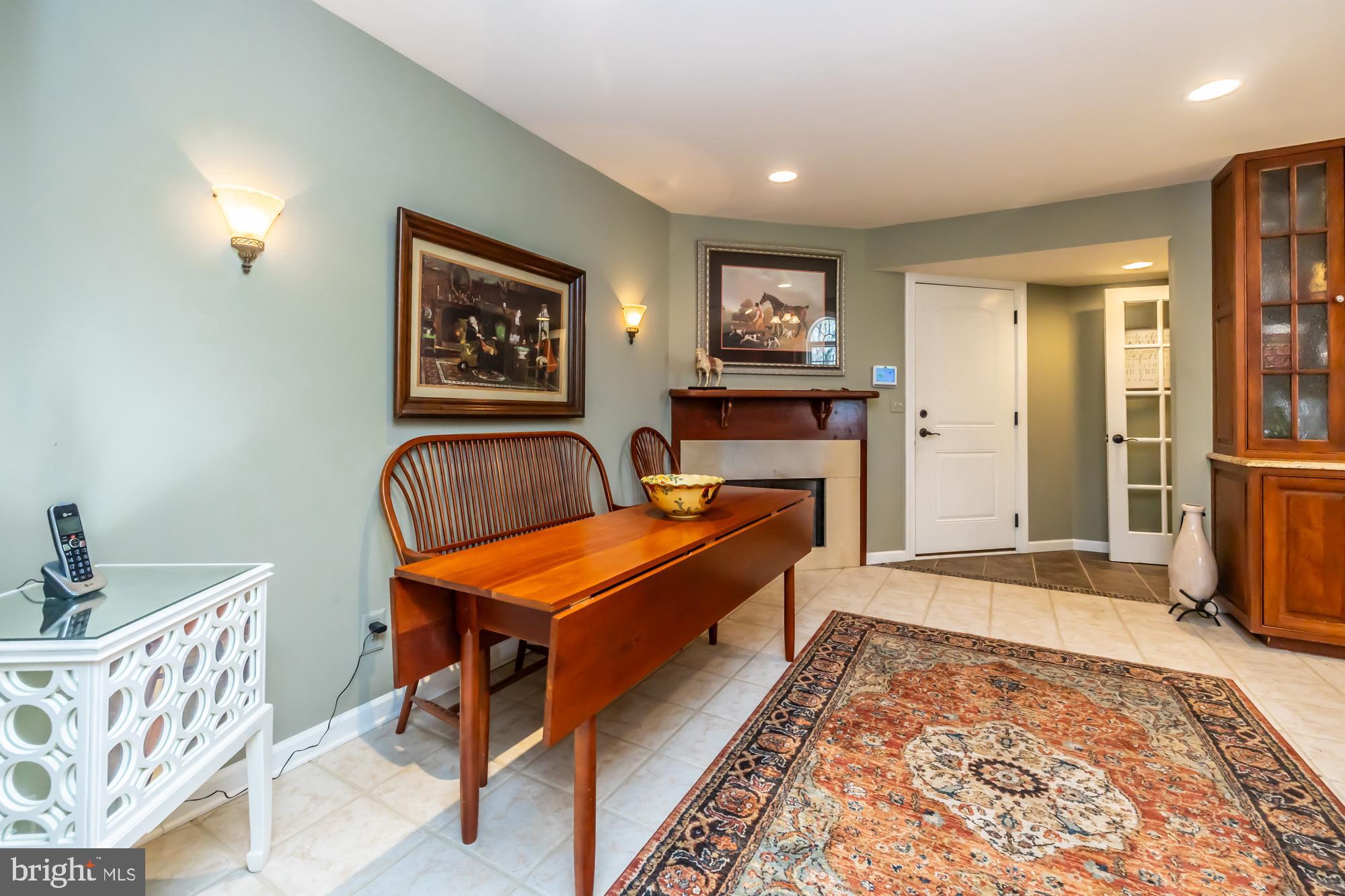 FOX LEE MANOR - Residential