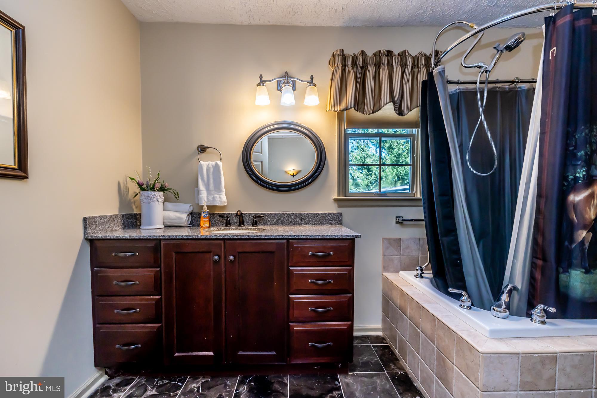 FOX LEE MANOR - Residential