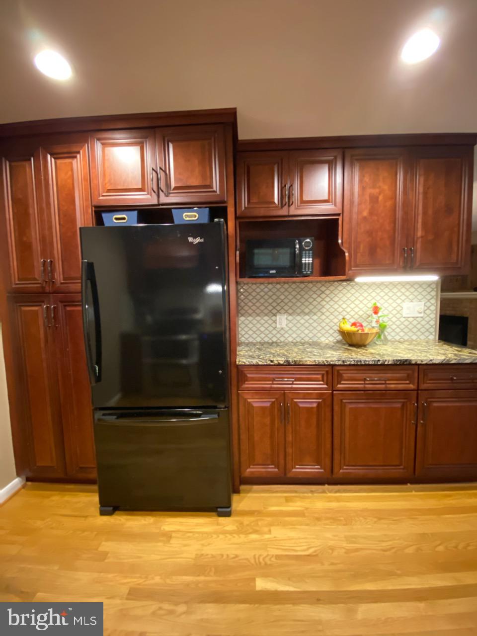 LINCOLN PARK - Residential Lease