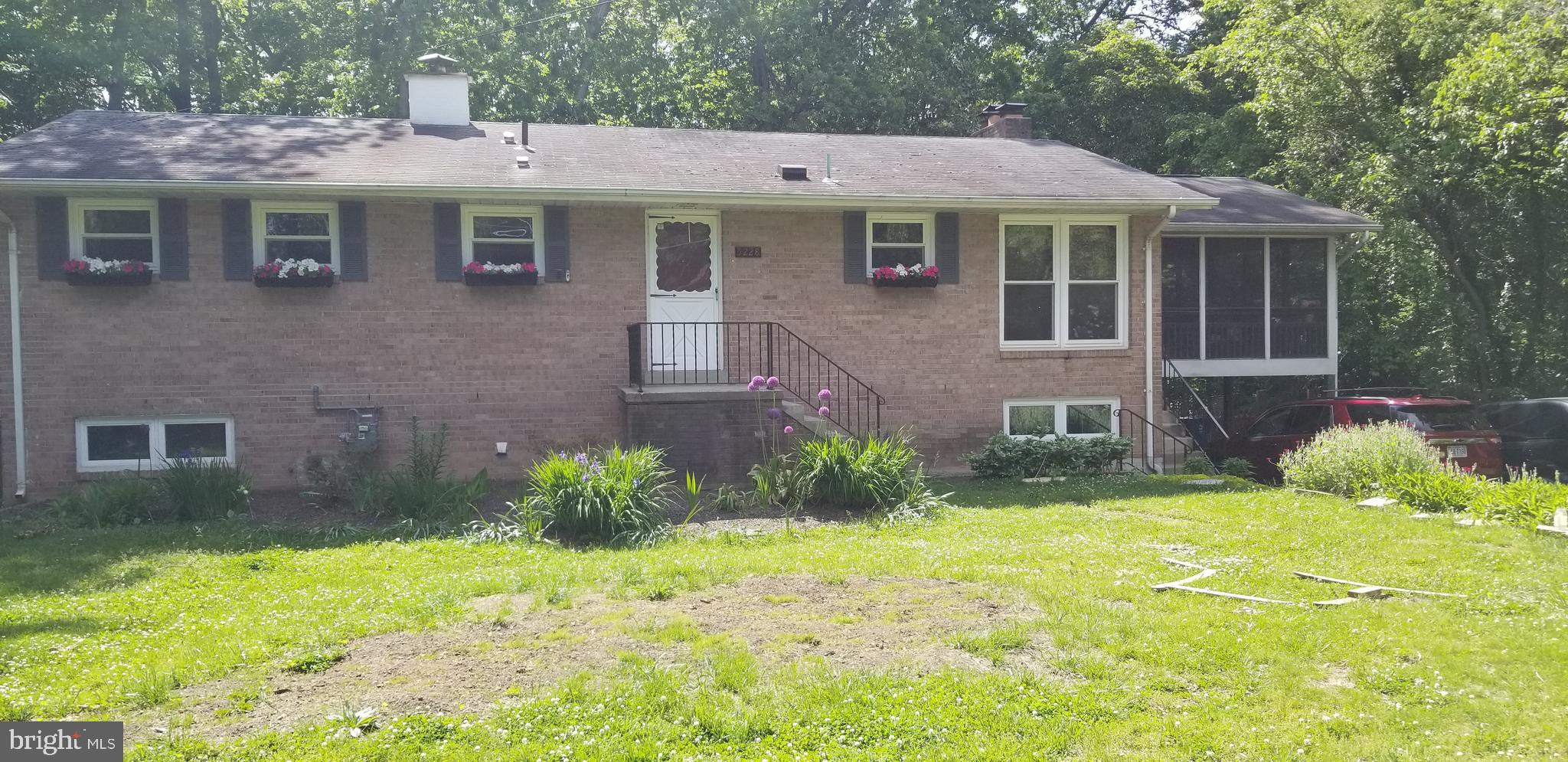 LINCOLN PARK - Residential Lease