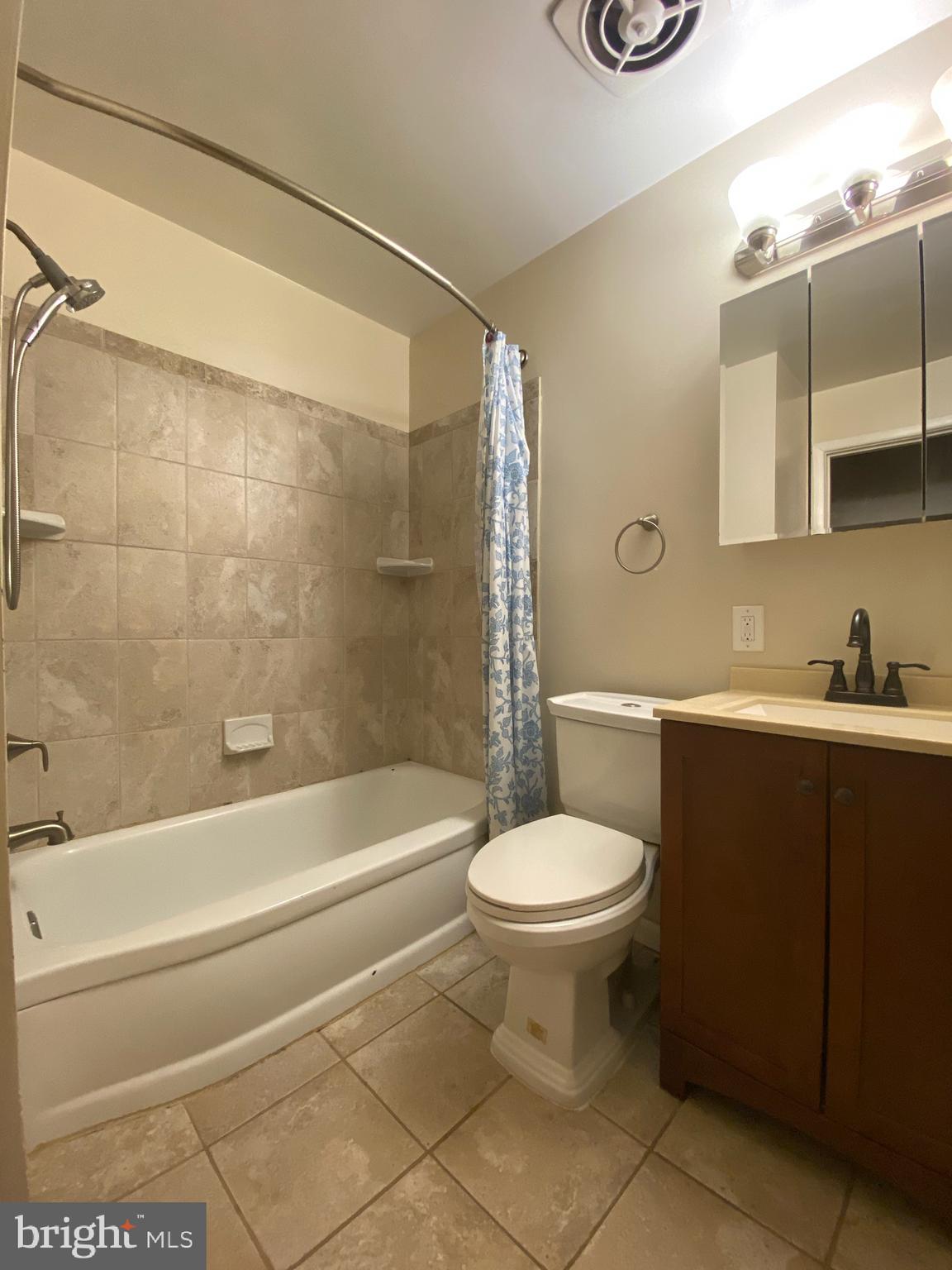 LINCOLN PARK - Residential Lease