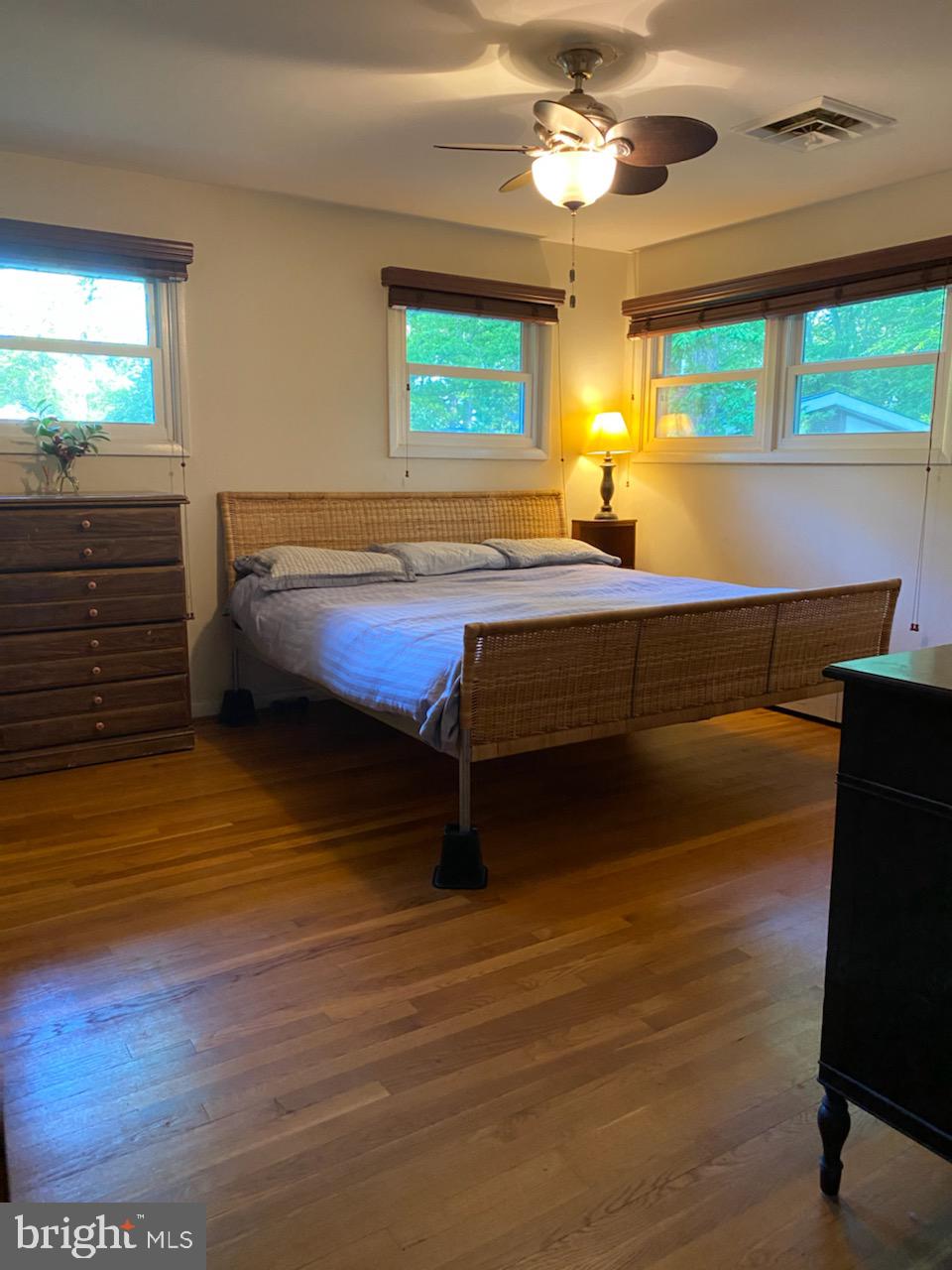 LINCOLN PARK - Residential Lease