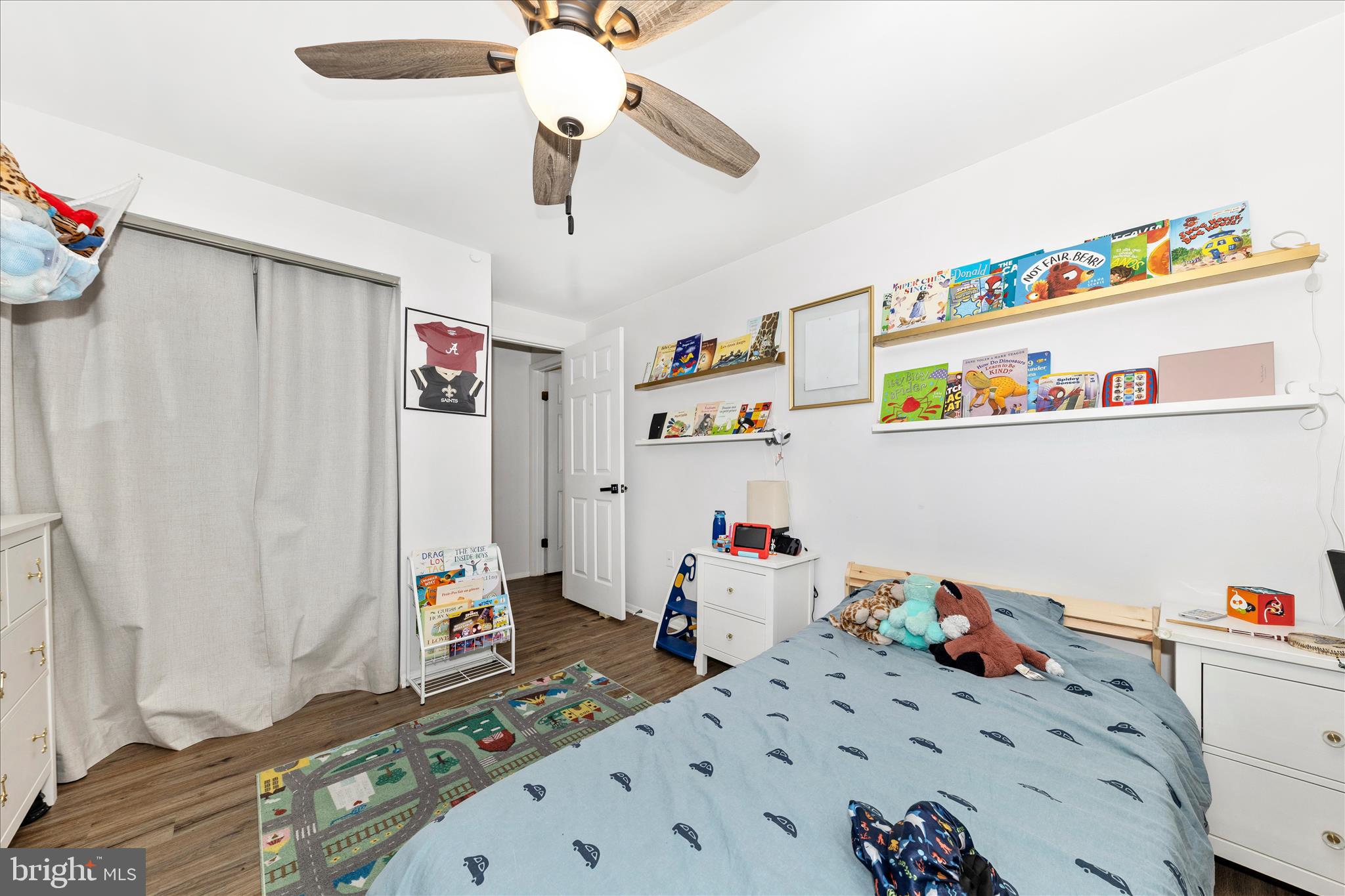 FARMINGDALE - Residential