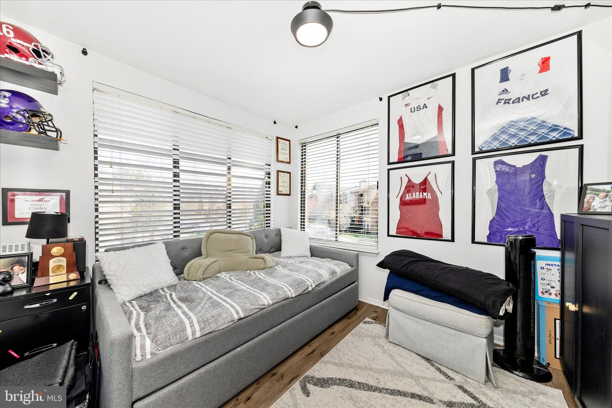 FARMINGDALE - Residential