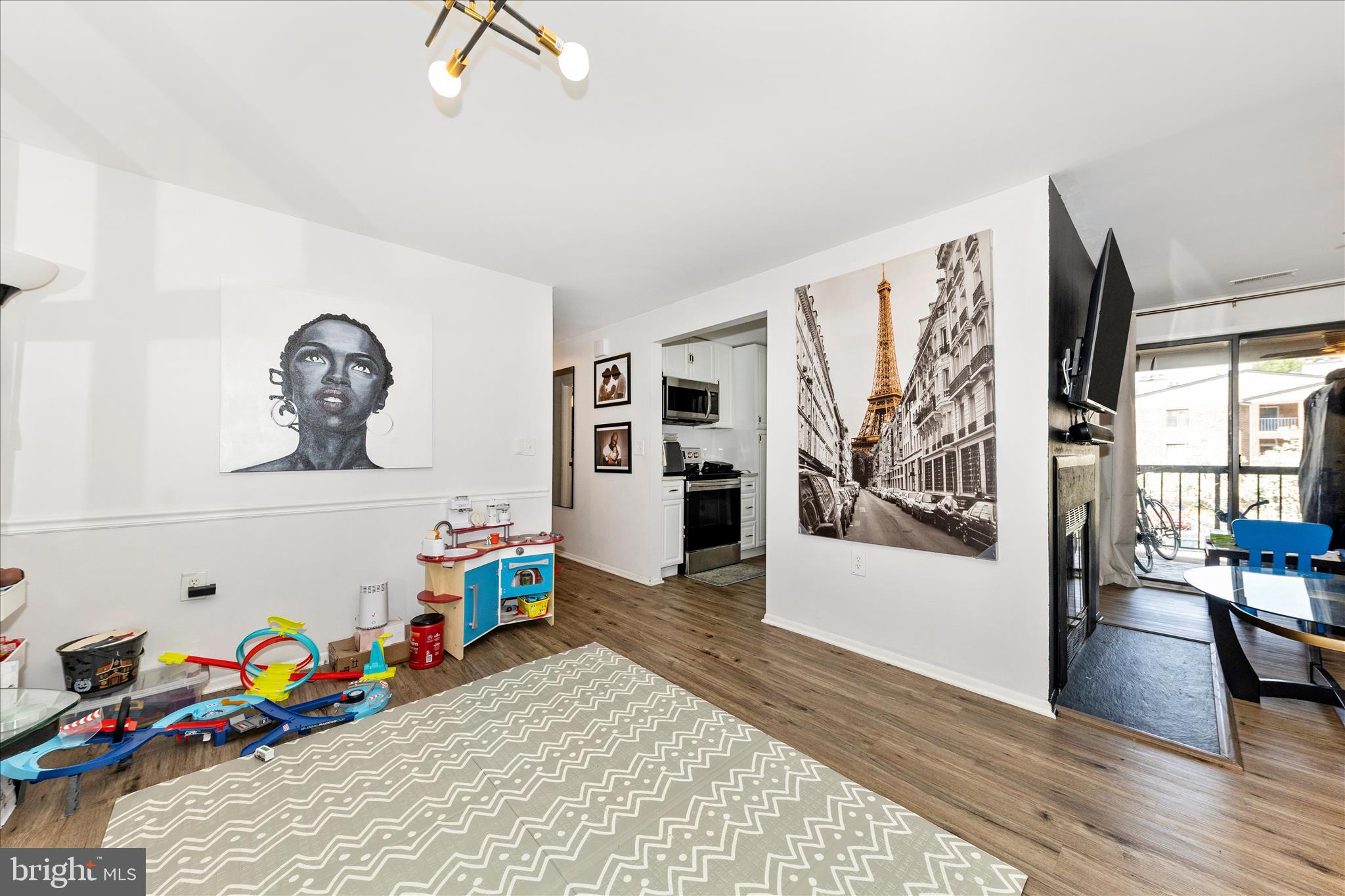 FARMINGDALE - Residential