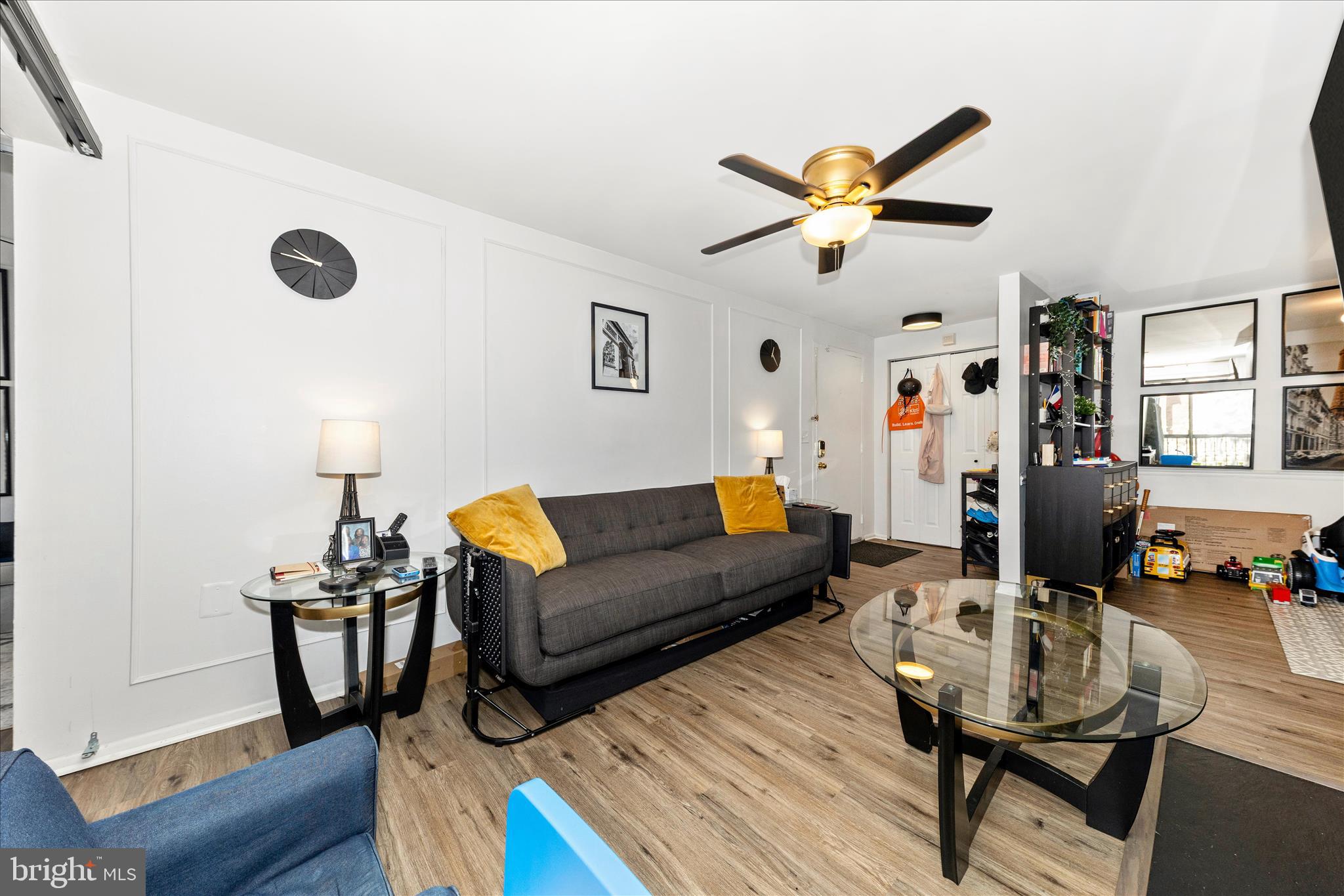 FARMINGDALE - Residential