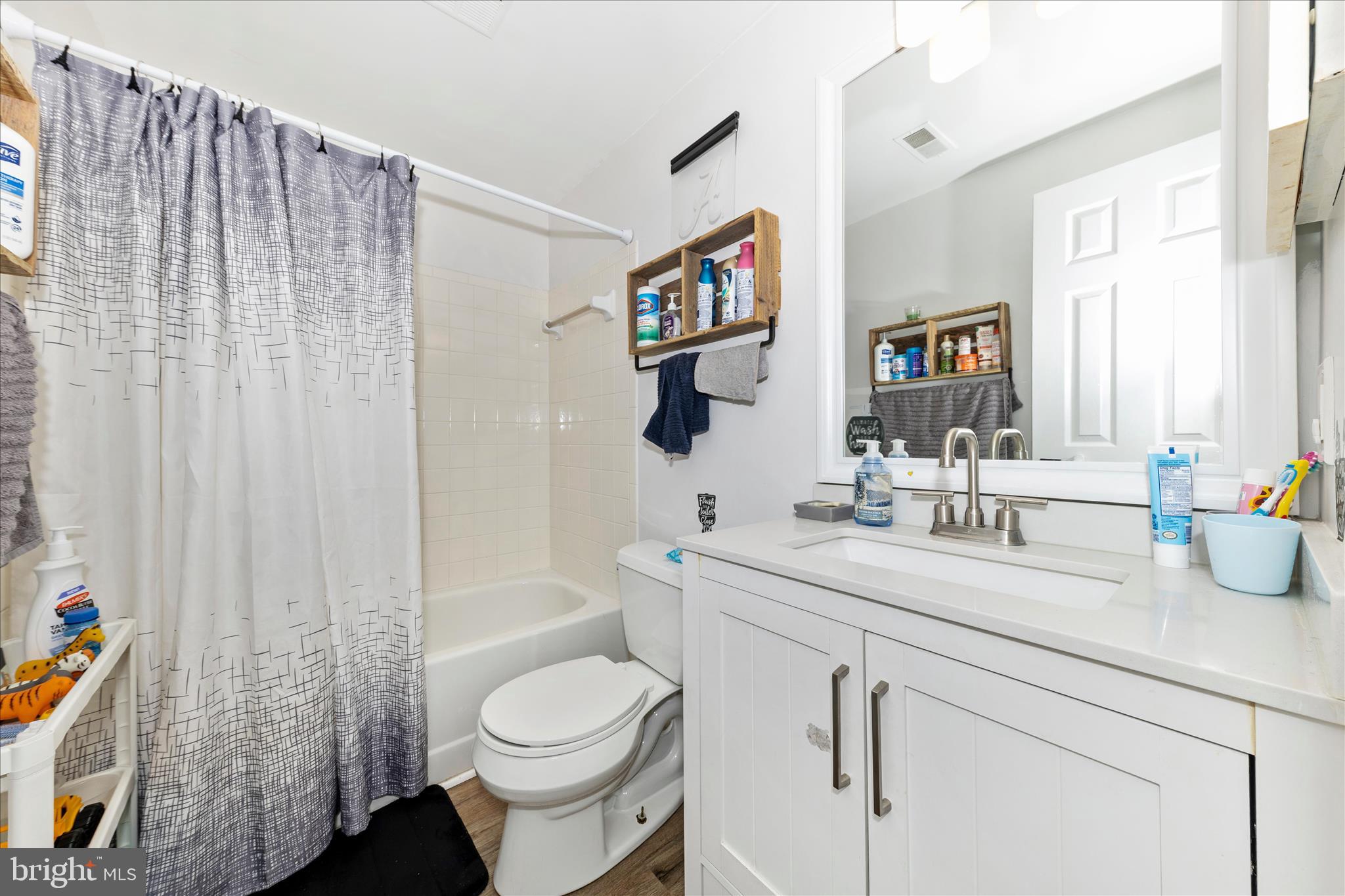 FARMINGDALE - Residential