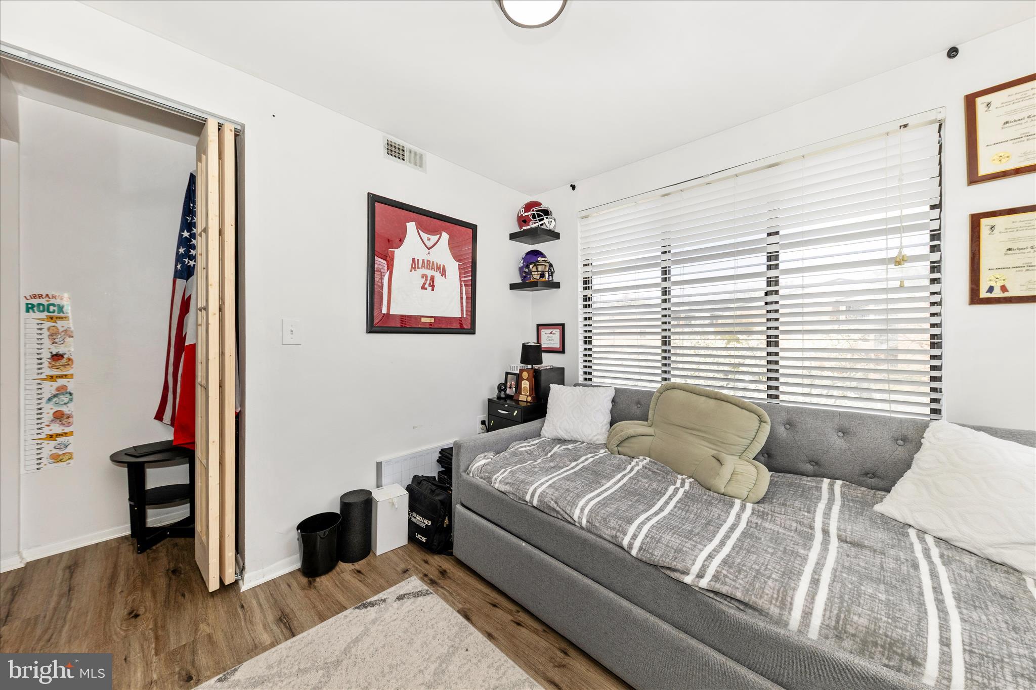 FARMINGDALE - Residential