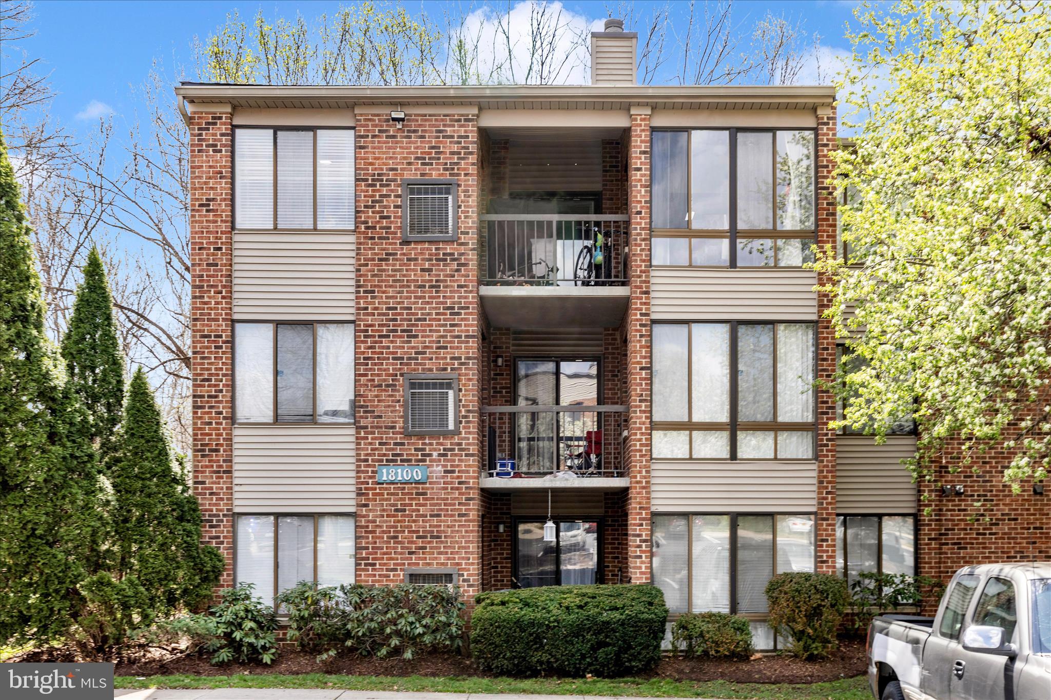 FARMINGDALE - Residential