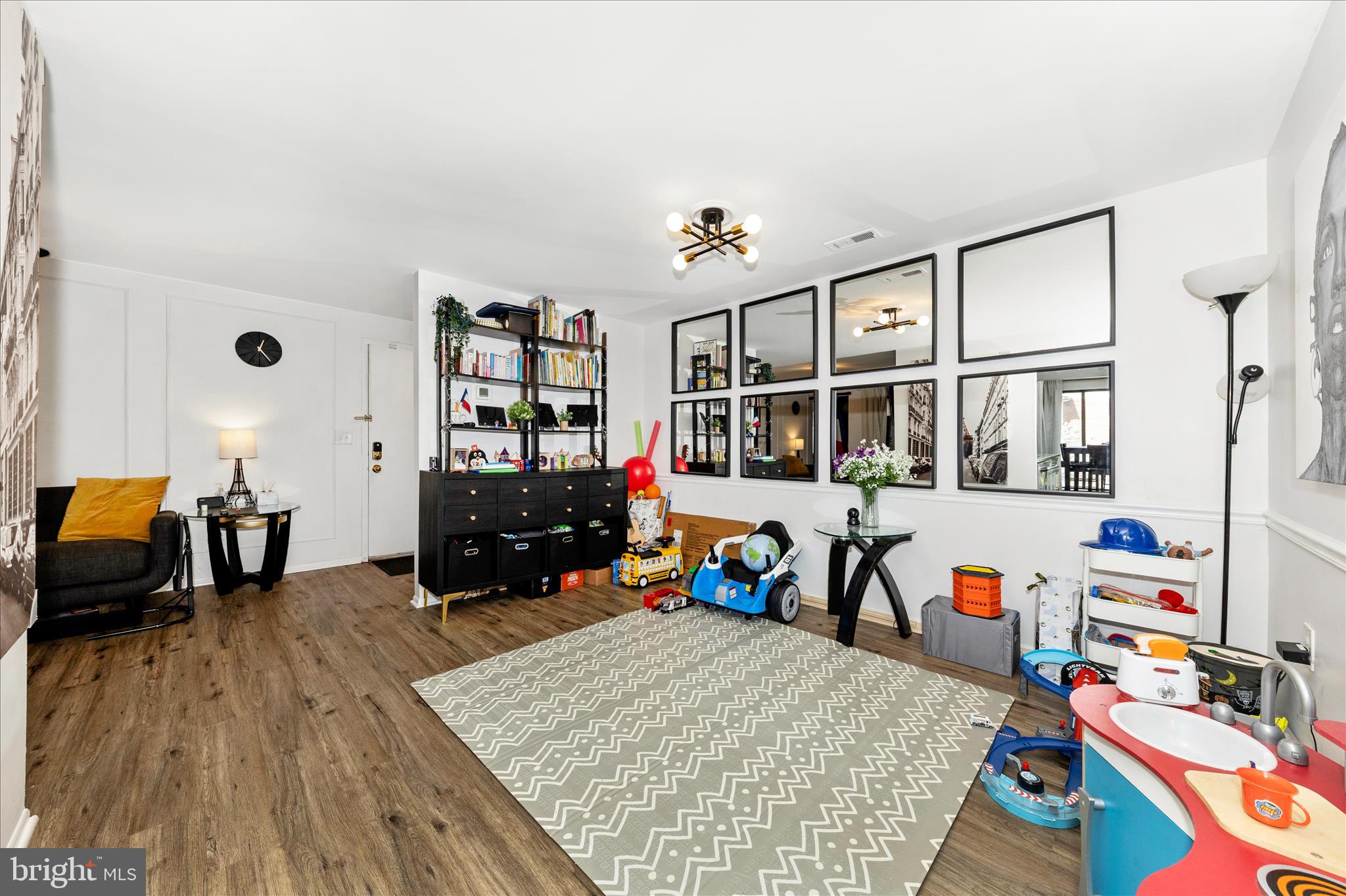 FARMINGDALE - Residential