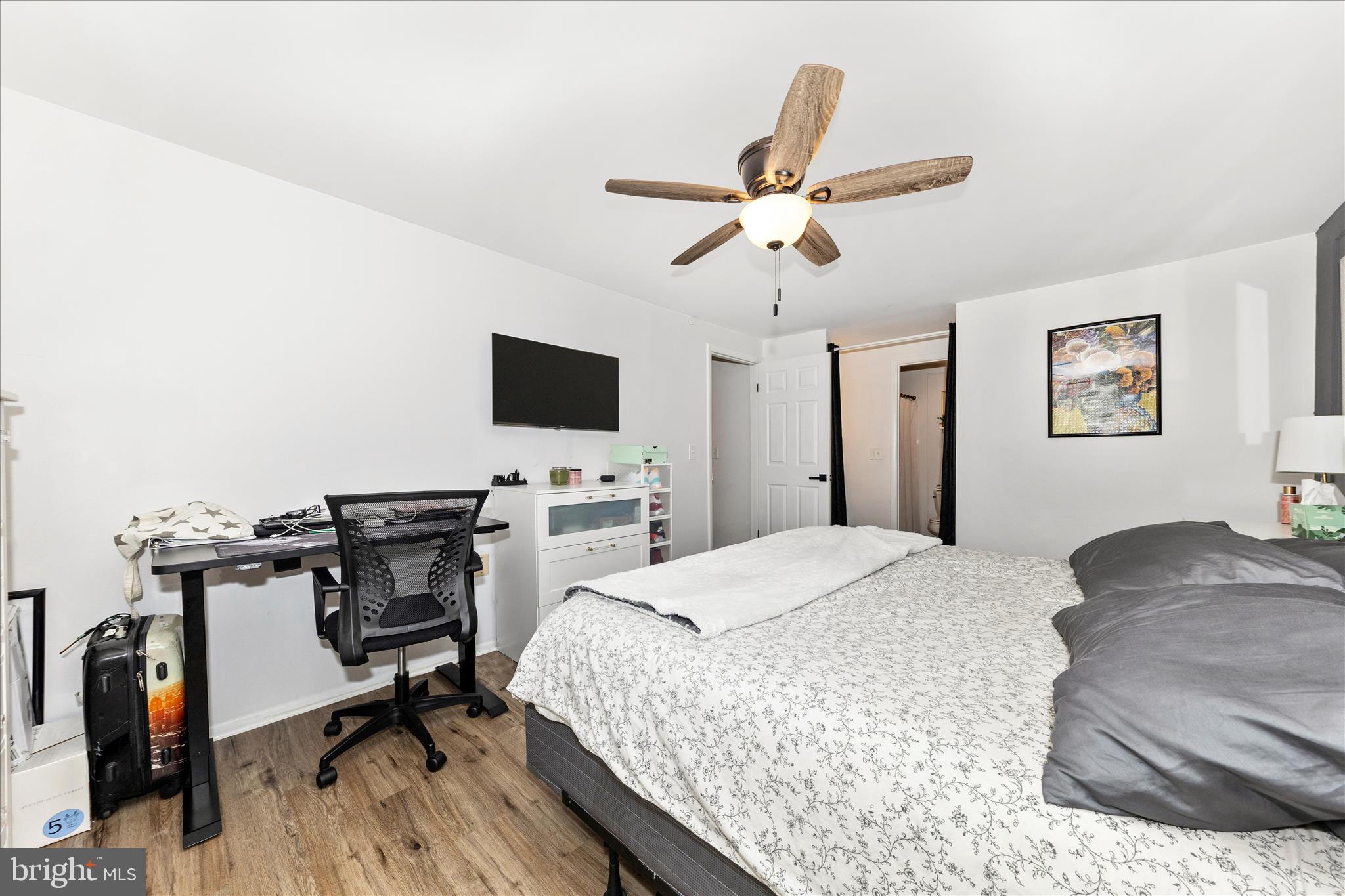 FARMINGDALE - Residential