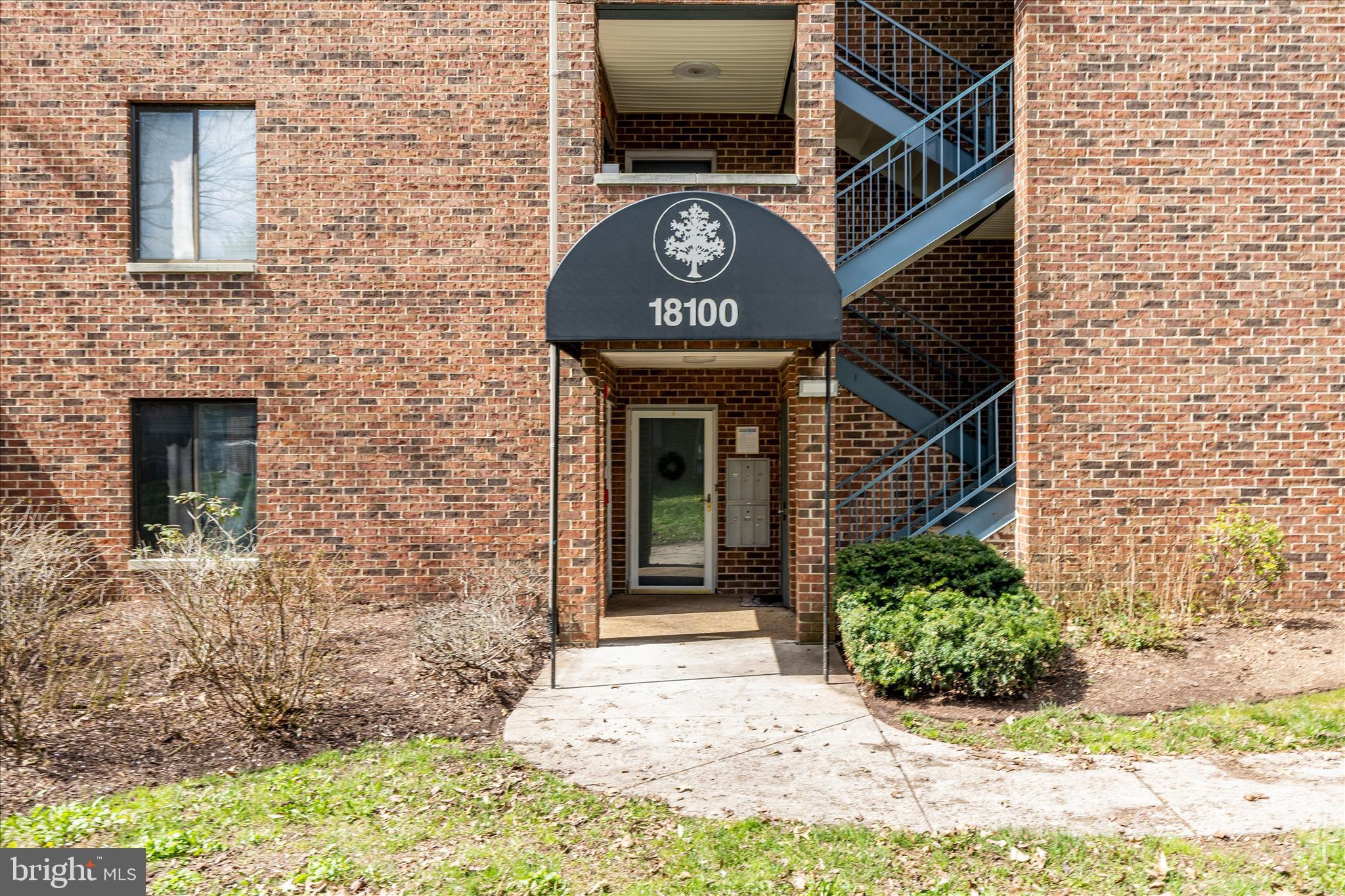 FARMINGDALE - Residential