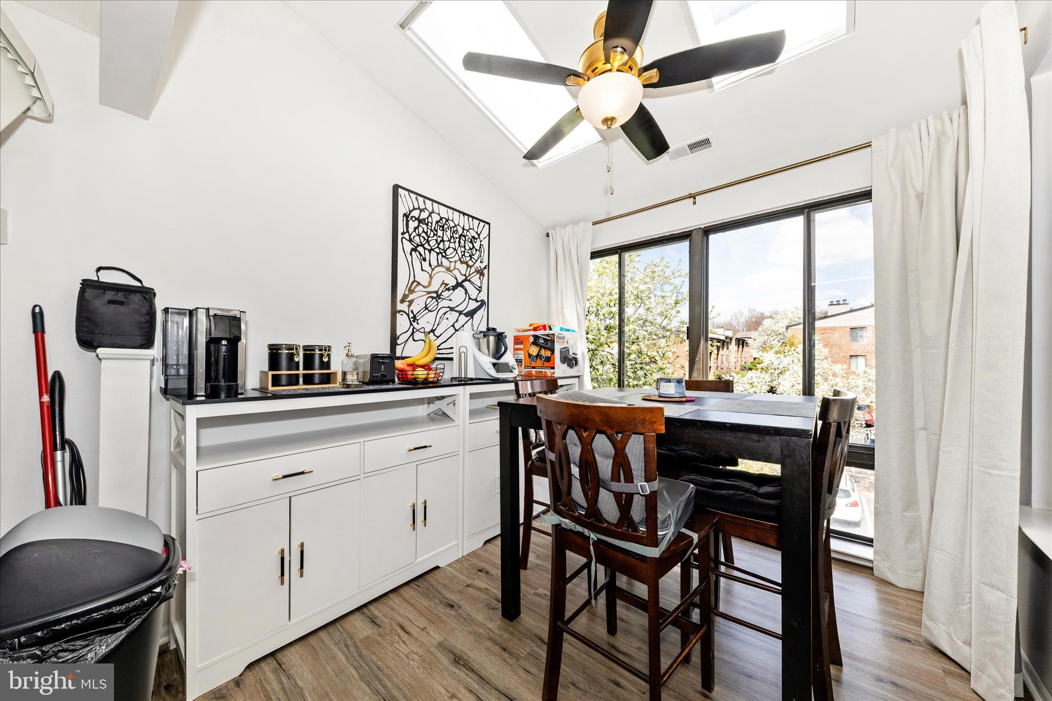 FARMINGDALE - Residential
