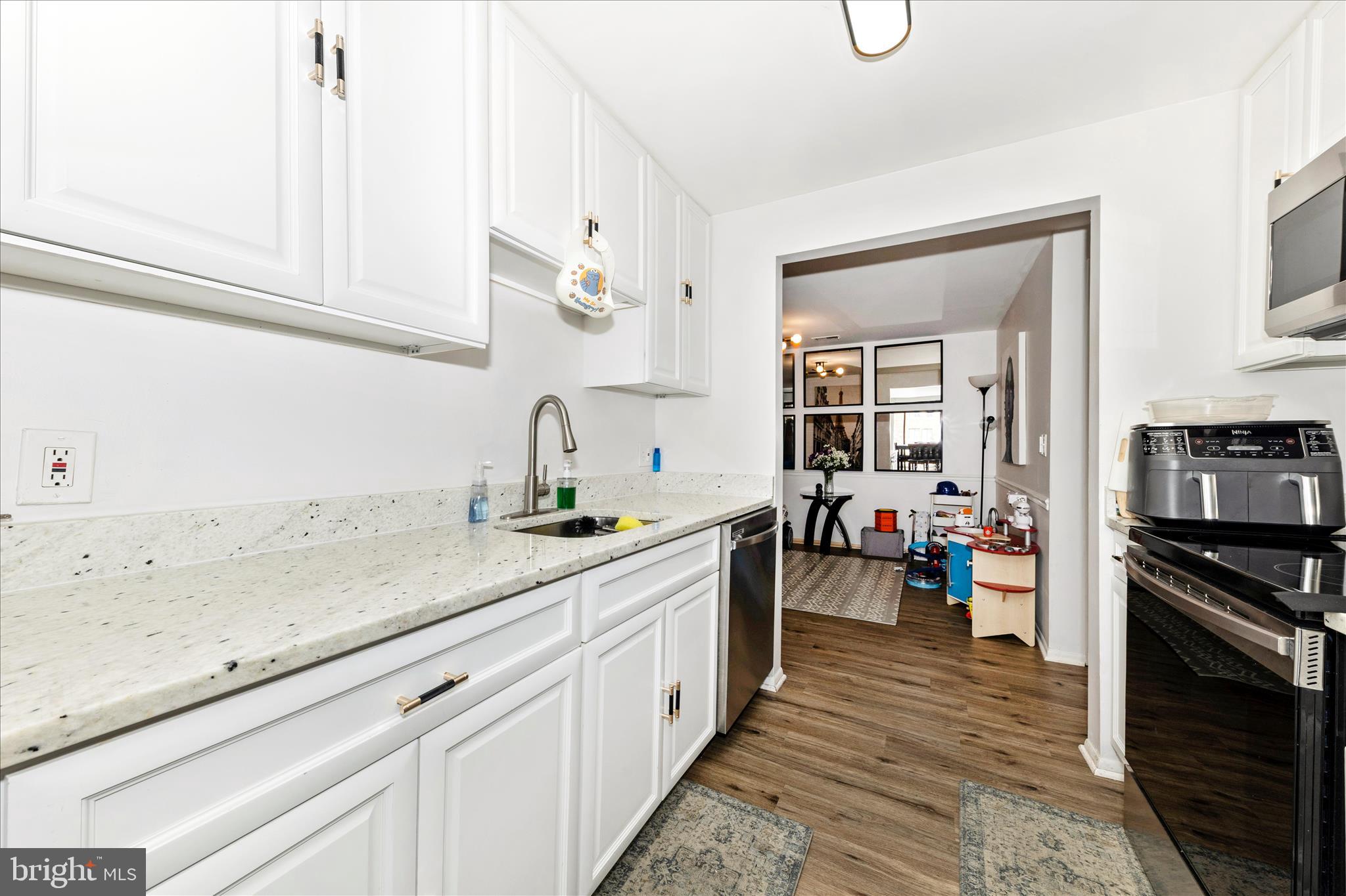 FARMINGDALE - Residential