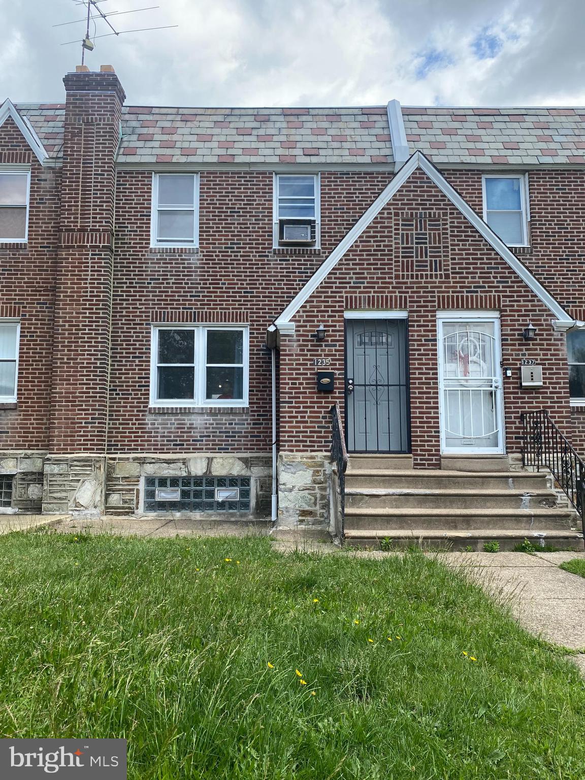 This row home features 3 bedrooms and 1.5 bathrooms in the heart of Northeast Philadelphia. The front yard offers a great space for summer BBQs and gatherings with friends.Step into a bright and welcoming living room that flows seamlessly into the dining area and kitchen—perfect for everyday living and entertaining. Upstairs, you’ll find three comfortable bedrooms and a full bathroom.Conveniently located near shopping, dining, and public transportation.
