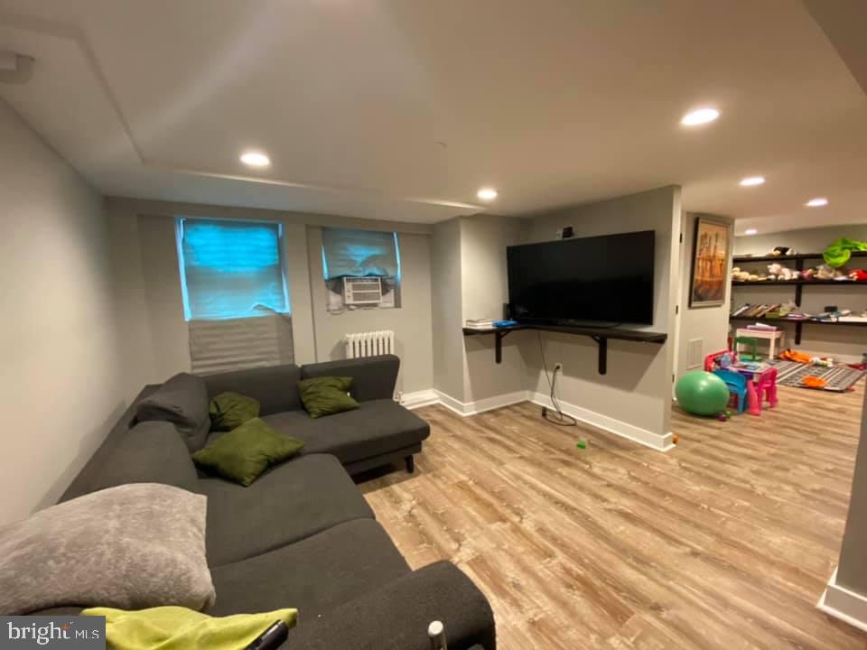 SILVER SPRING - Residential Lease