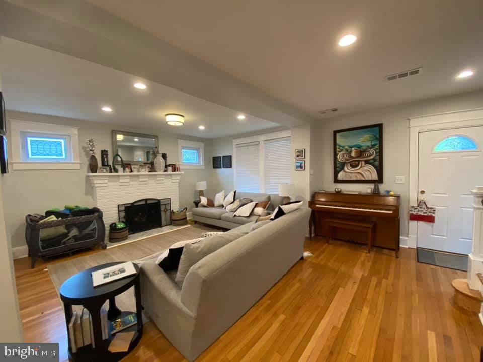 SILVER SPRING - Residential Lease