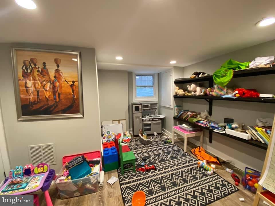 SILVER SPRING - Residential Lease