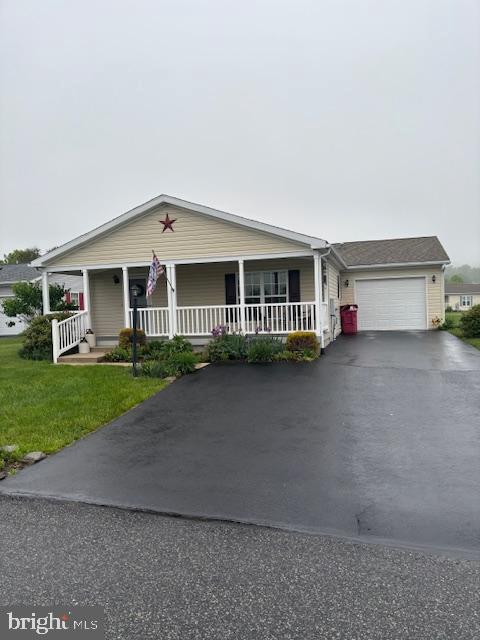 Seller has agreed to pay the $295 Spring Valley Village application fee and the HOA fees for the remainder of 2025. Welcome 7 Mockingbird Court! This beautiful 2 bedroom, 2 full bath home is move in ready! Enjoy some sunshine on the covered front porch before entering the large living room with vaulted ceilings. As you move thru the hallway you will find a full bathroom and guest bedroom. The main bedroom also has an attached full bathroom. The kitchen opens into the dining room/breakfast area providing ample room for entertaining and holiday gatherings. Next to the kitchen is a full laundry room with additional storage that leads to the attached one car garage with attic space above. Schedule your showing of this move in ready home today before it’s gone!
A cashier's check is required for the deposit. Buyers are subject to approval by community management. Please review the attached resale documents. An application fee of $295 applies. For any questions regarding the application, please reach out to the listing agent. Offers should be made using the PAR Manufactured Home Agreement of Sale.