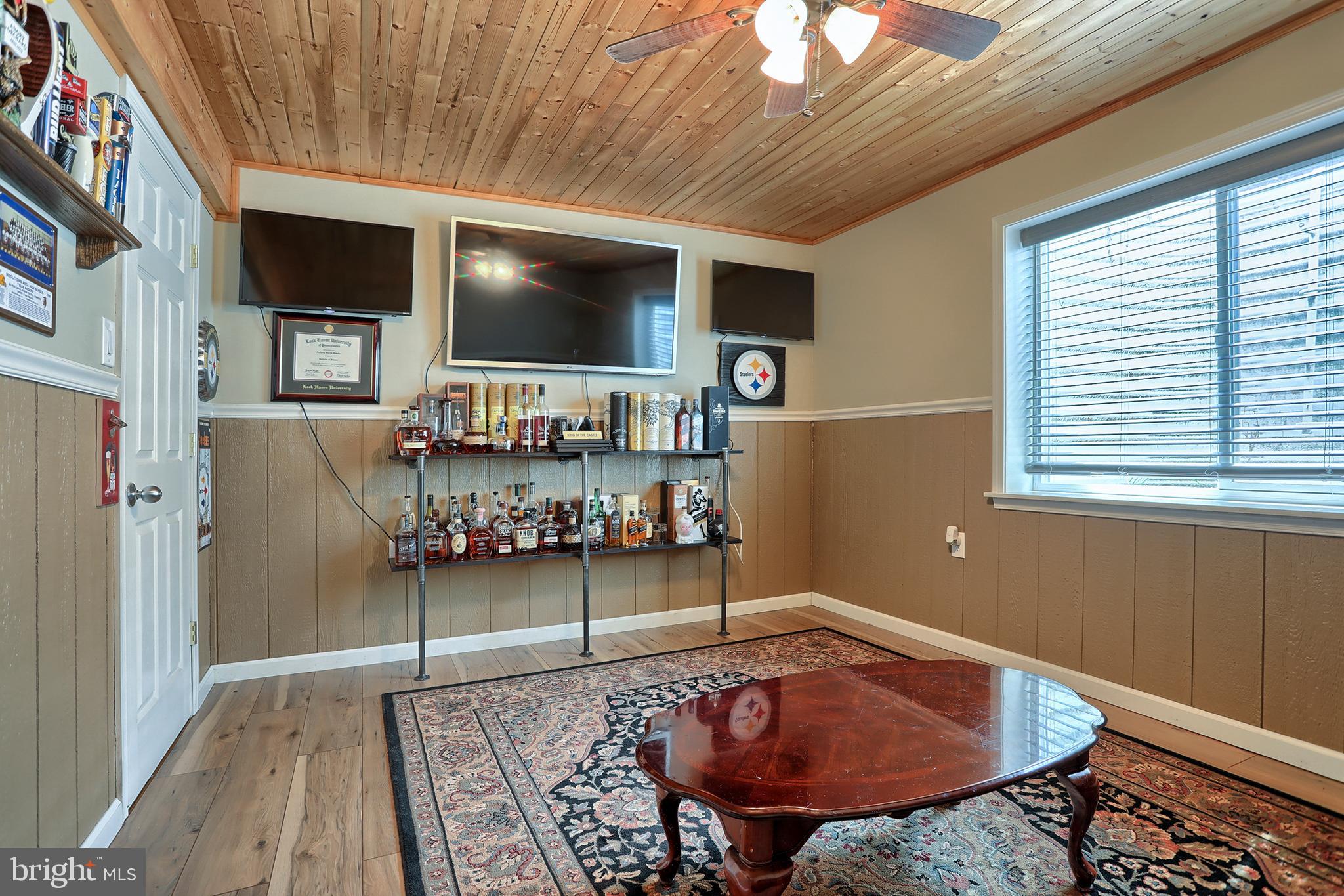 PINE RIDGE VILLAGE - Residential