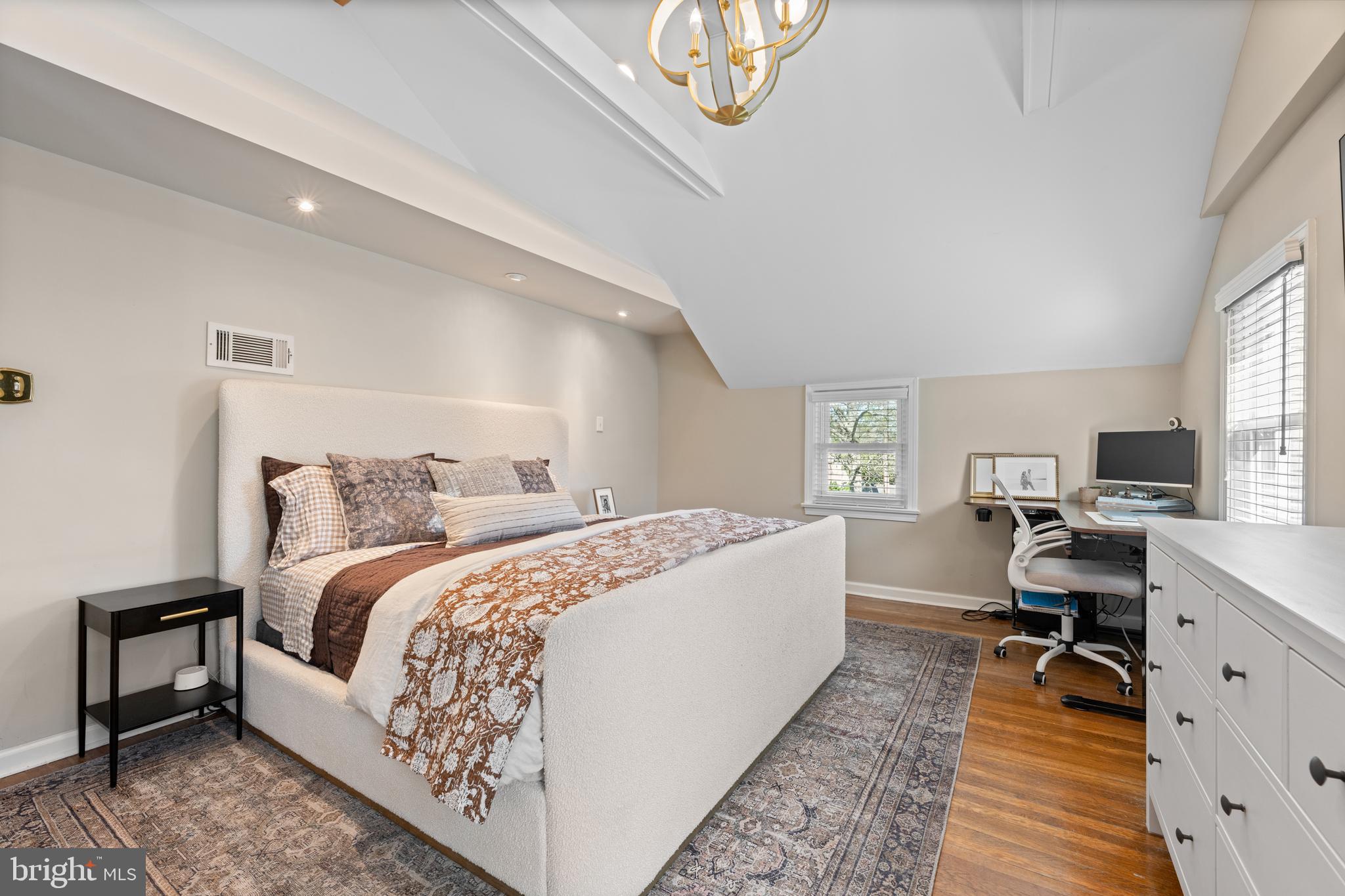 OLD OAKS - Residential