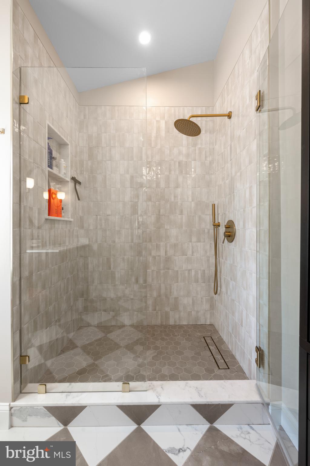 OLD OAKS - Residential