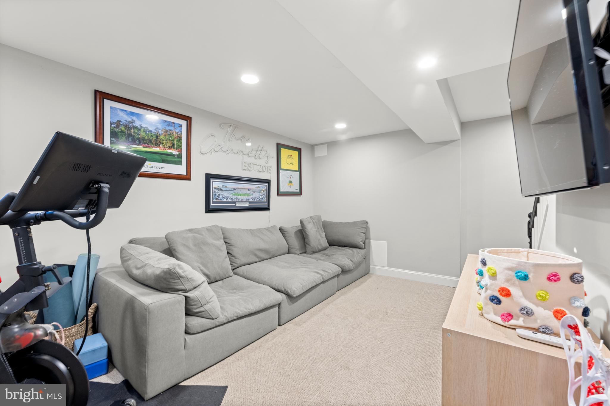 OLD OAKS - Residential