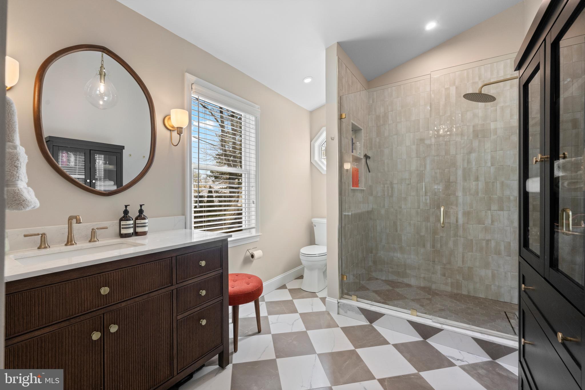 OLD OAKS - Residential