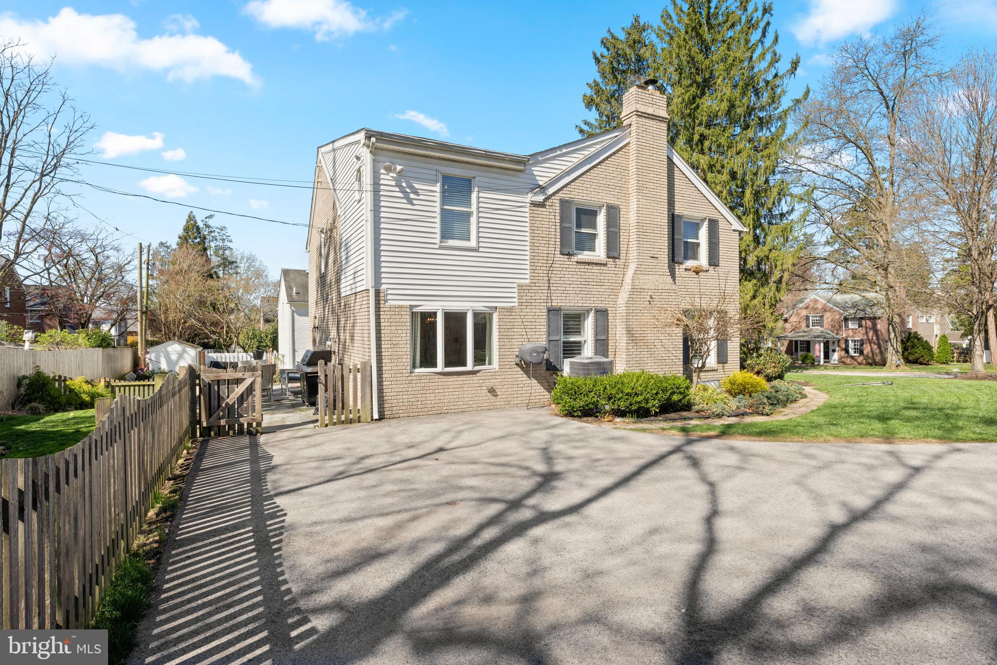 OLD OAKS - Residential