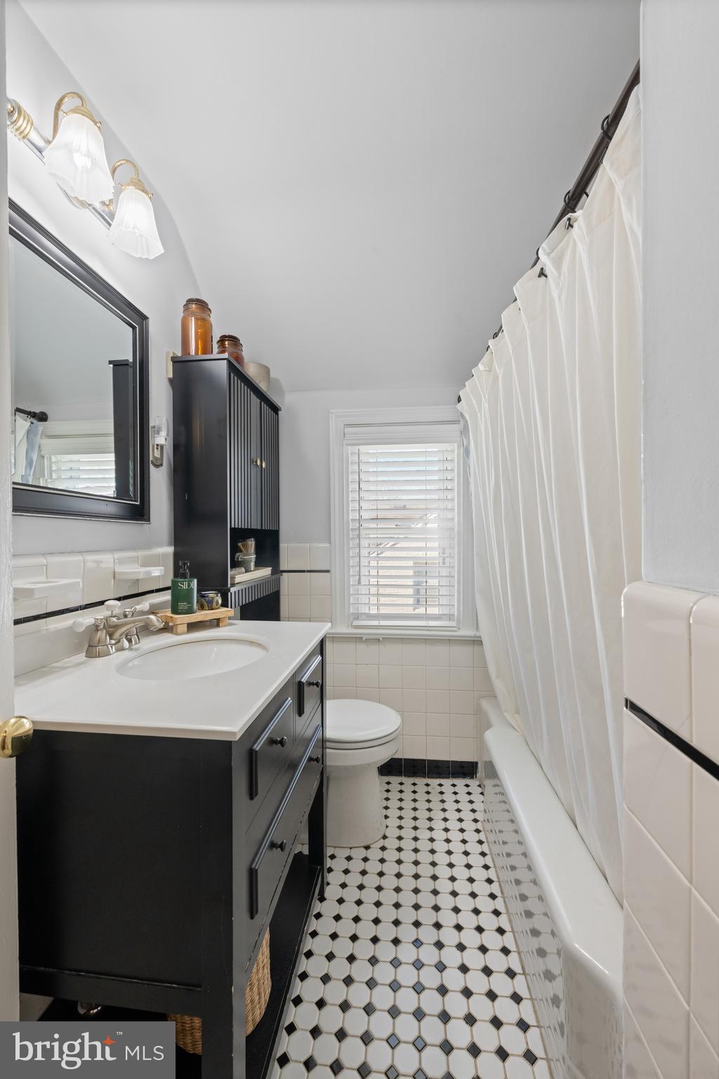 OLD OAKS - Residential