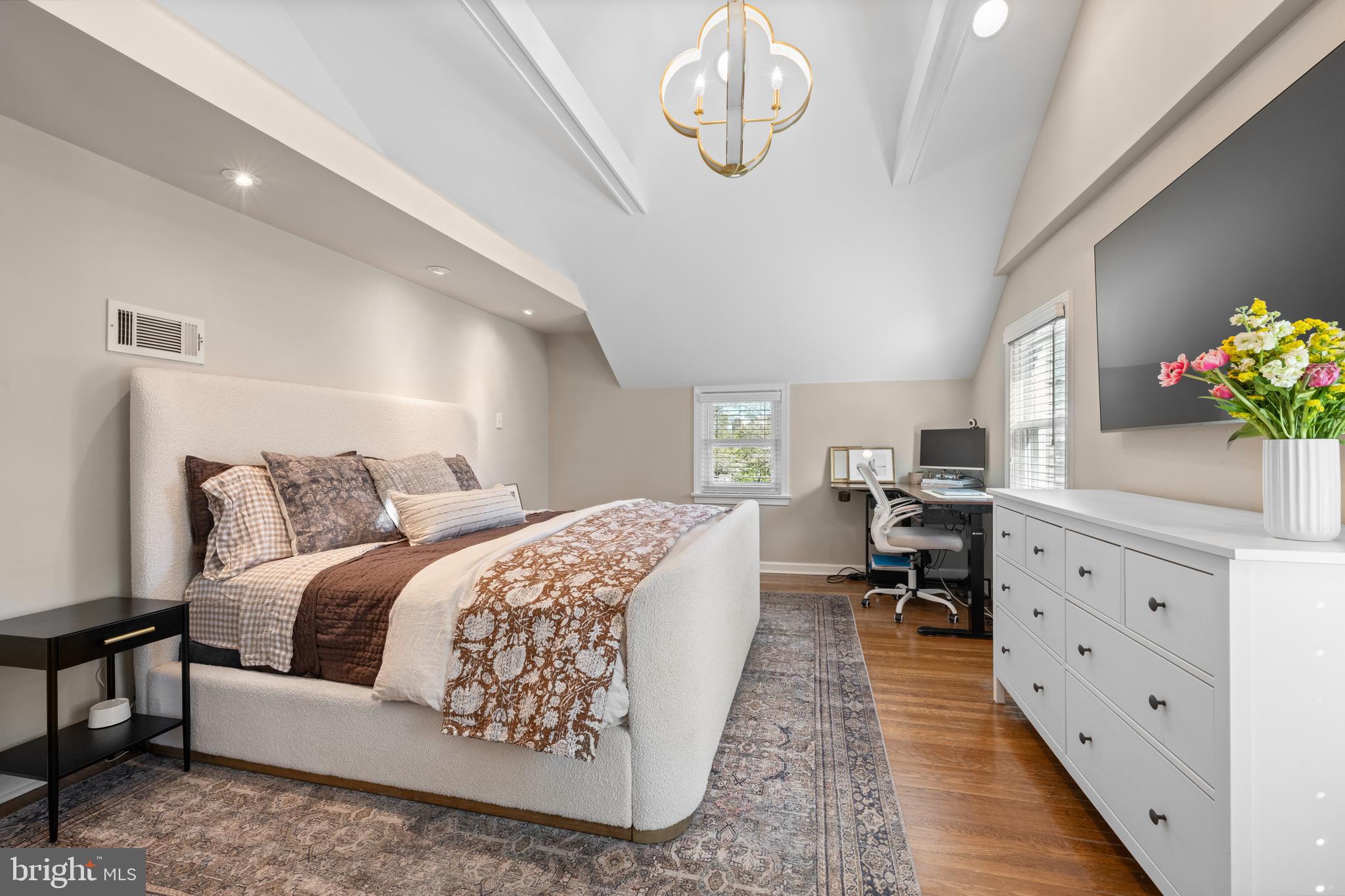 OLD OAKS - Residential