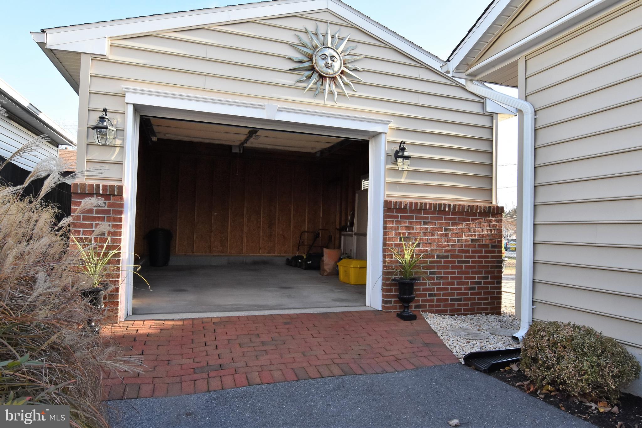 RIVIERA BEACH - Residential