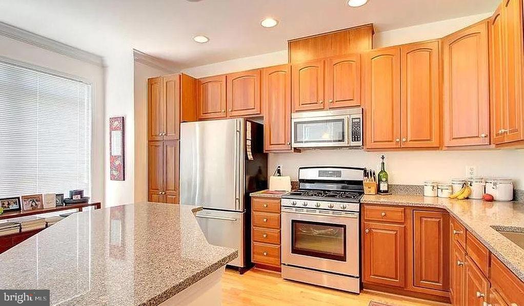 CAMDEN CROSSING - Residential Lease