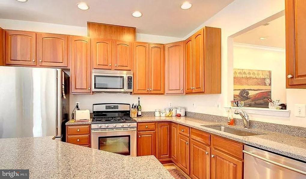 CAMDEN CROSSING - Residential Lease