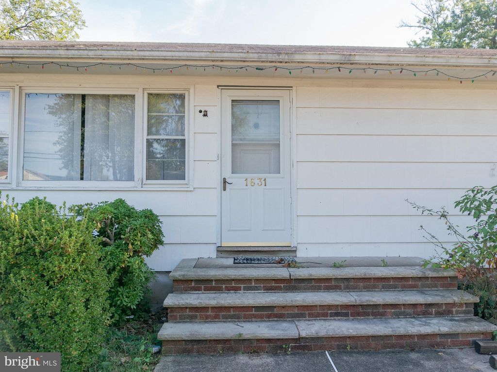 Photo of 1631 Brunella Avenue, PISCATAWAY, NJ 08854 (MLS # NJMX2010534)