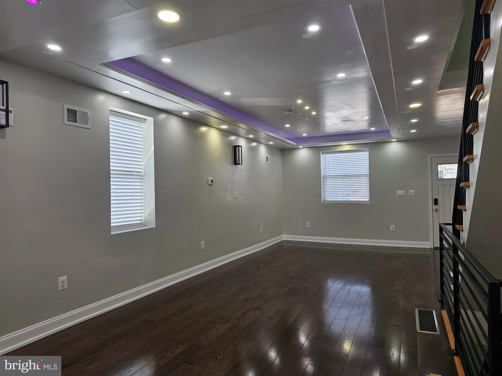 1555 S HOLLYWOOD STREET