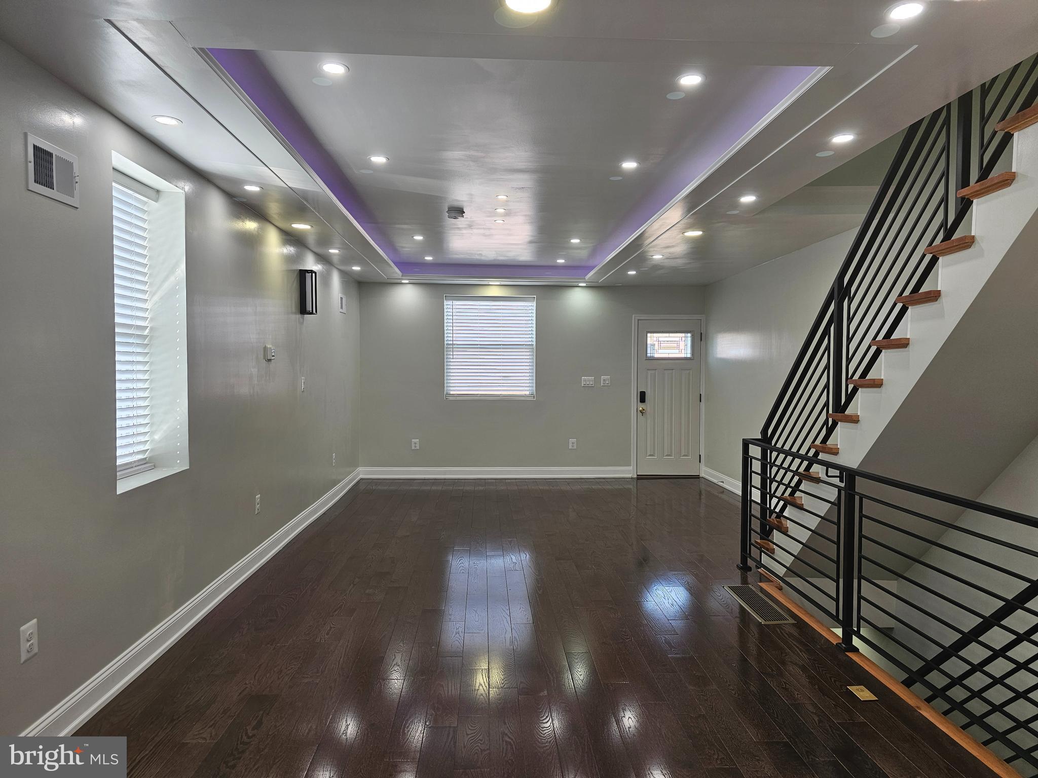 1555 S HOLLYWOOD STREET