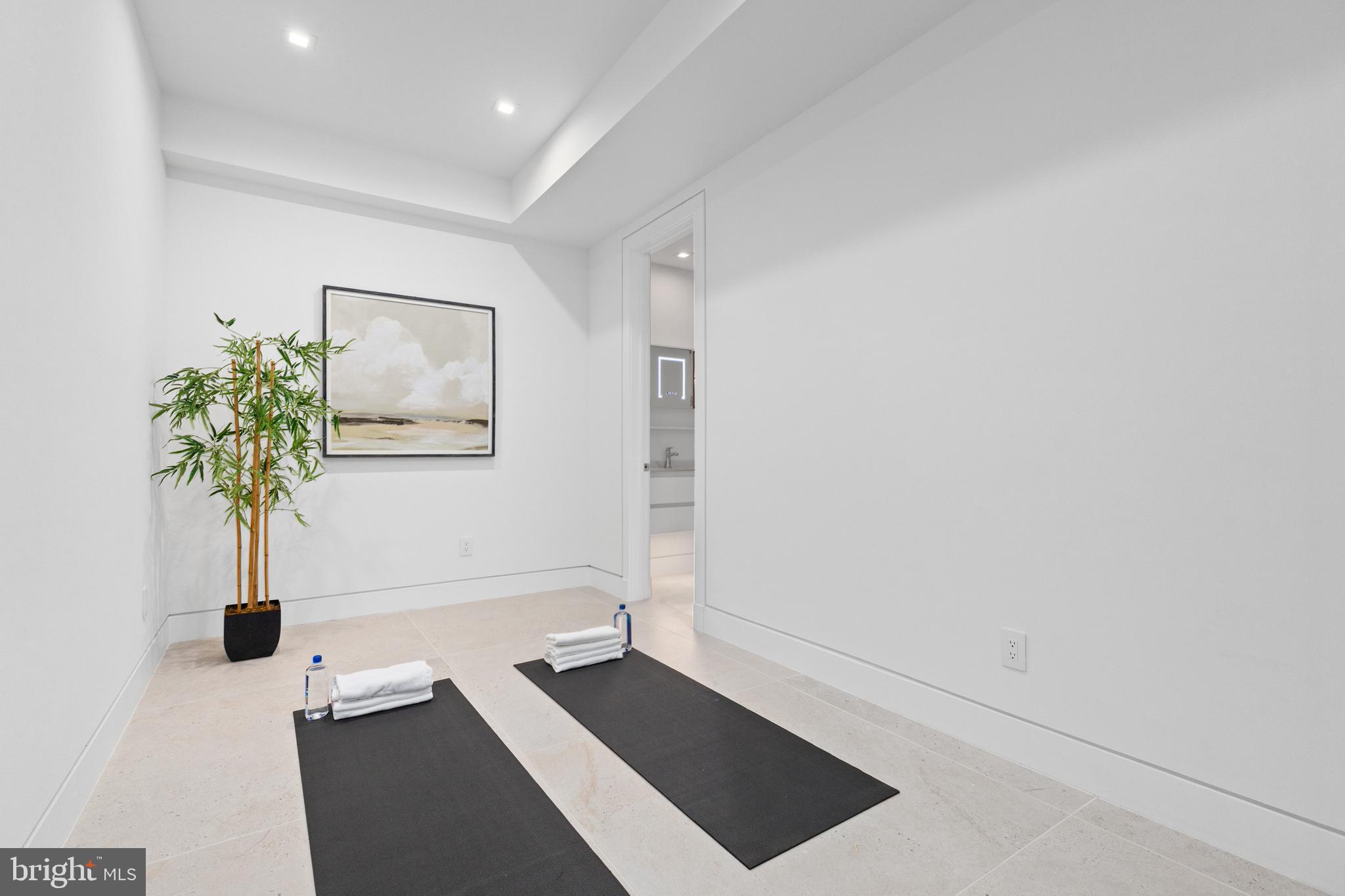 BROYHILL FOREST - Residential