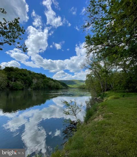 SHENANDOAH  RIVER BEND - Land