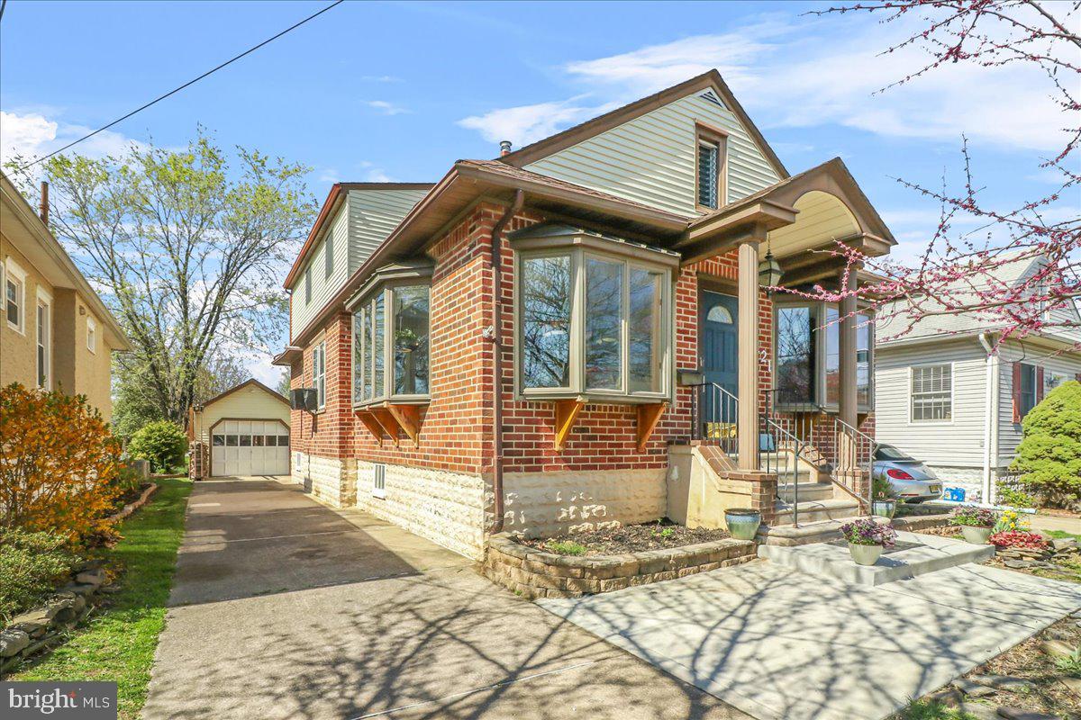 121 E CLINTON AVENUE