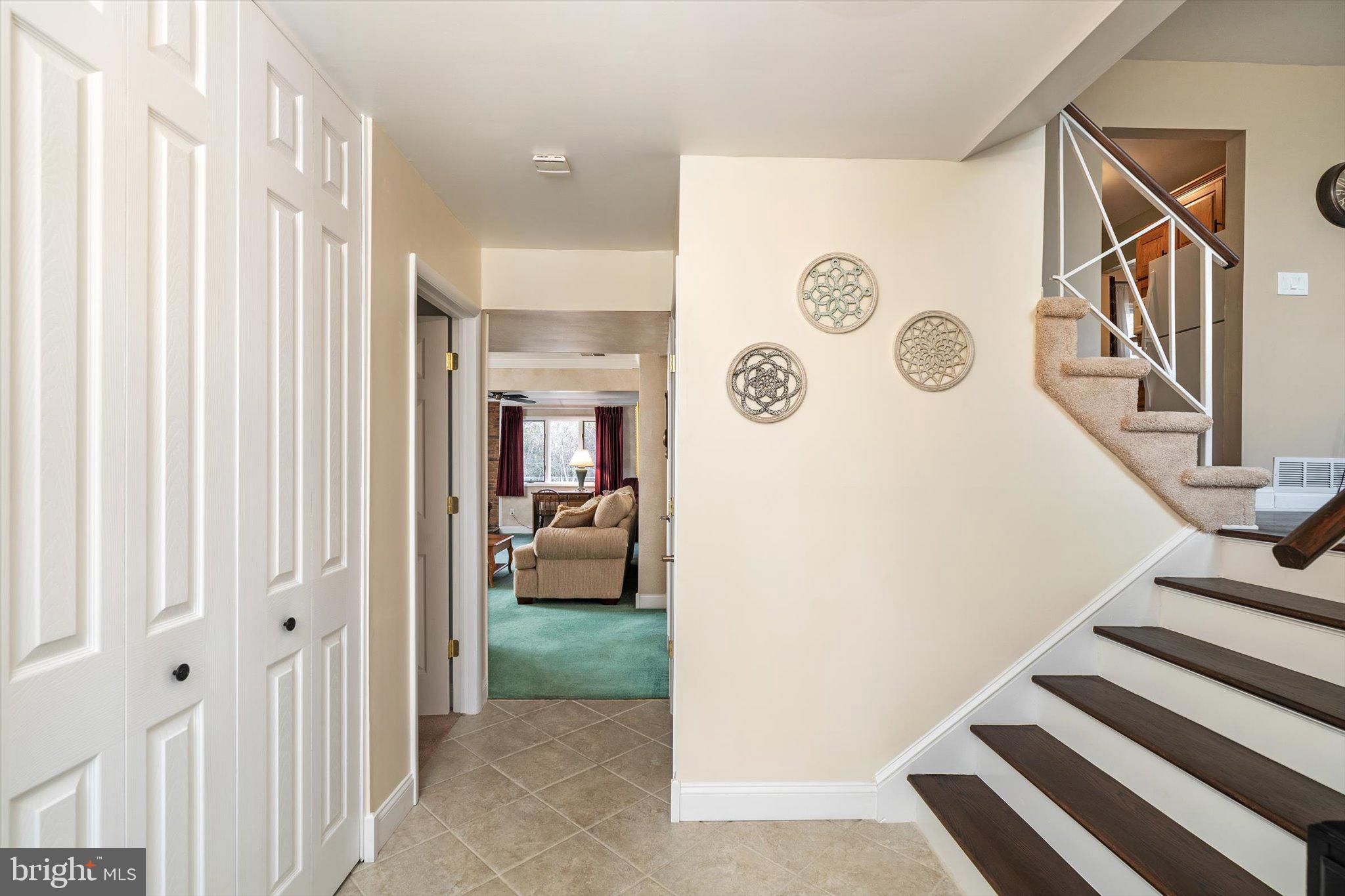 10 CARL SANDBURG DRIVE