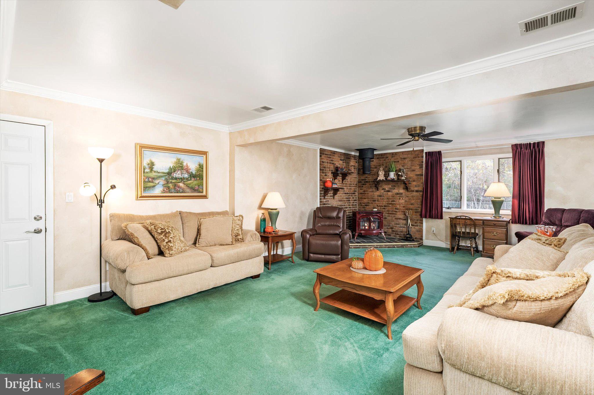 10 CARL SANDBURG DRIVE