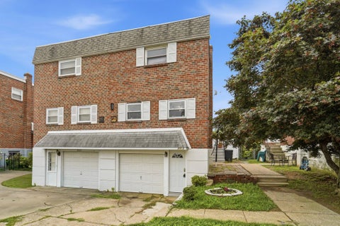 Townhouse For Sale - 8913 Dewees Street<br/> Philadelphia County, PHILADELPHIA, PA 19152