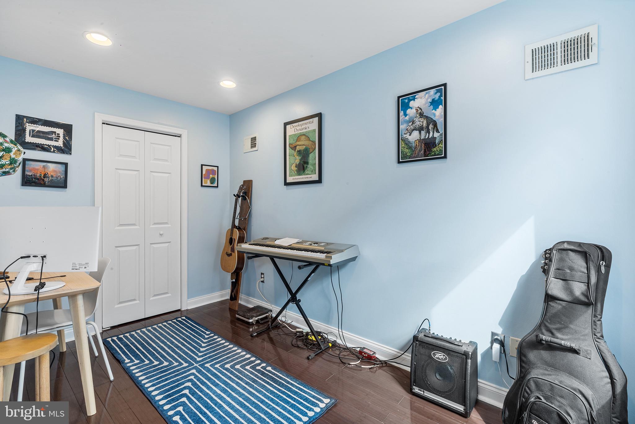 POINT BREEZE - Residential