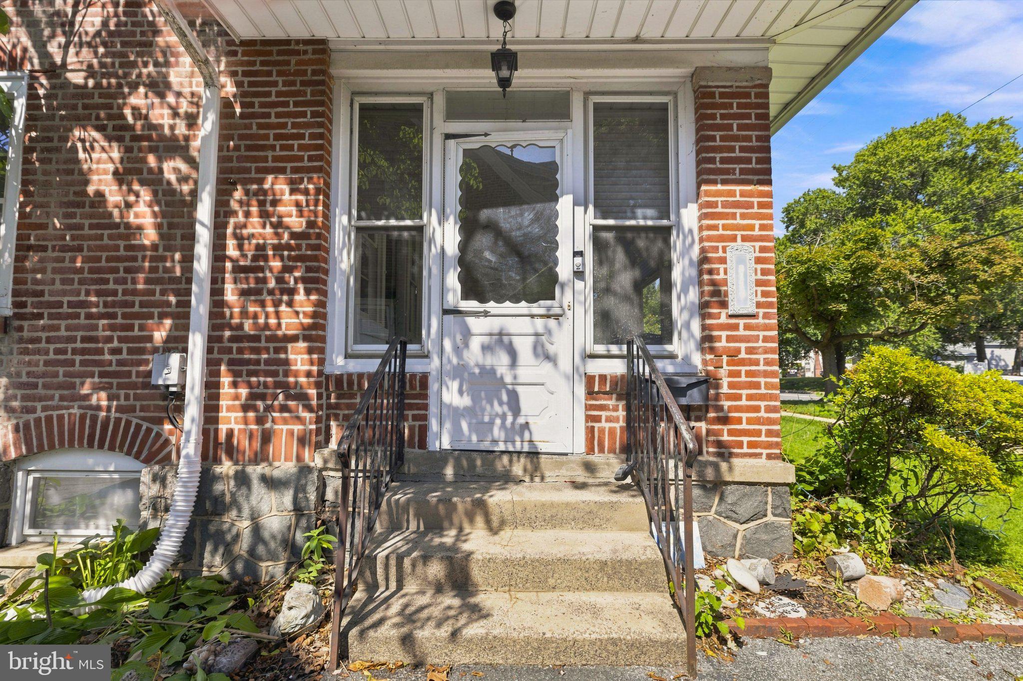 2114 LANCASTER AVENUE
