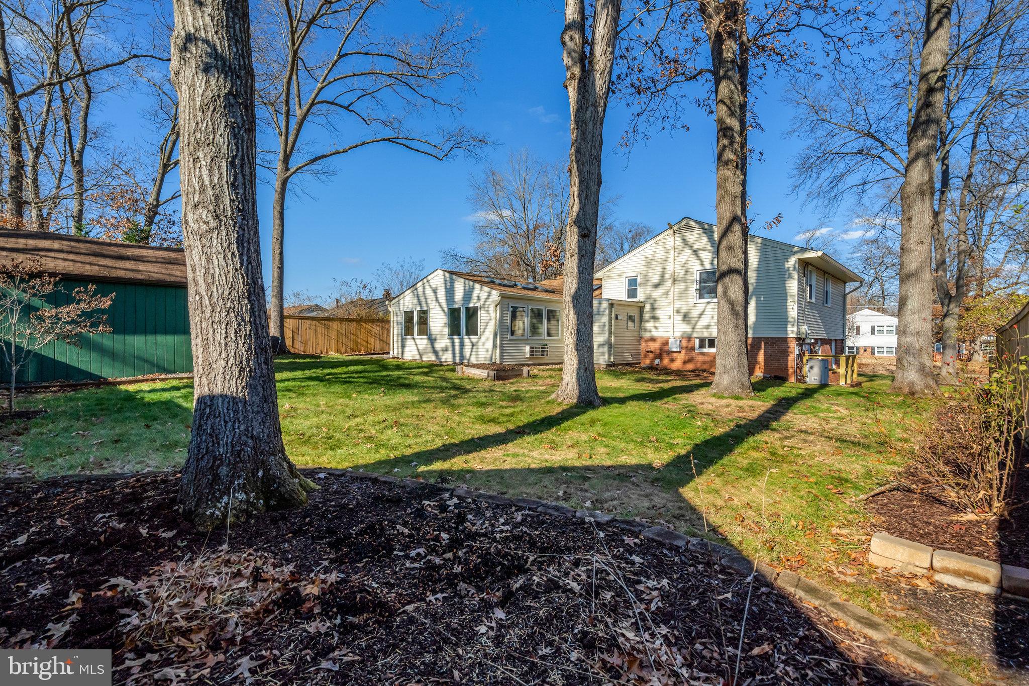 COUNTRY CLUB MANOR - Residential