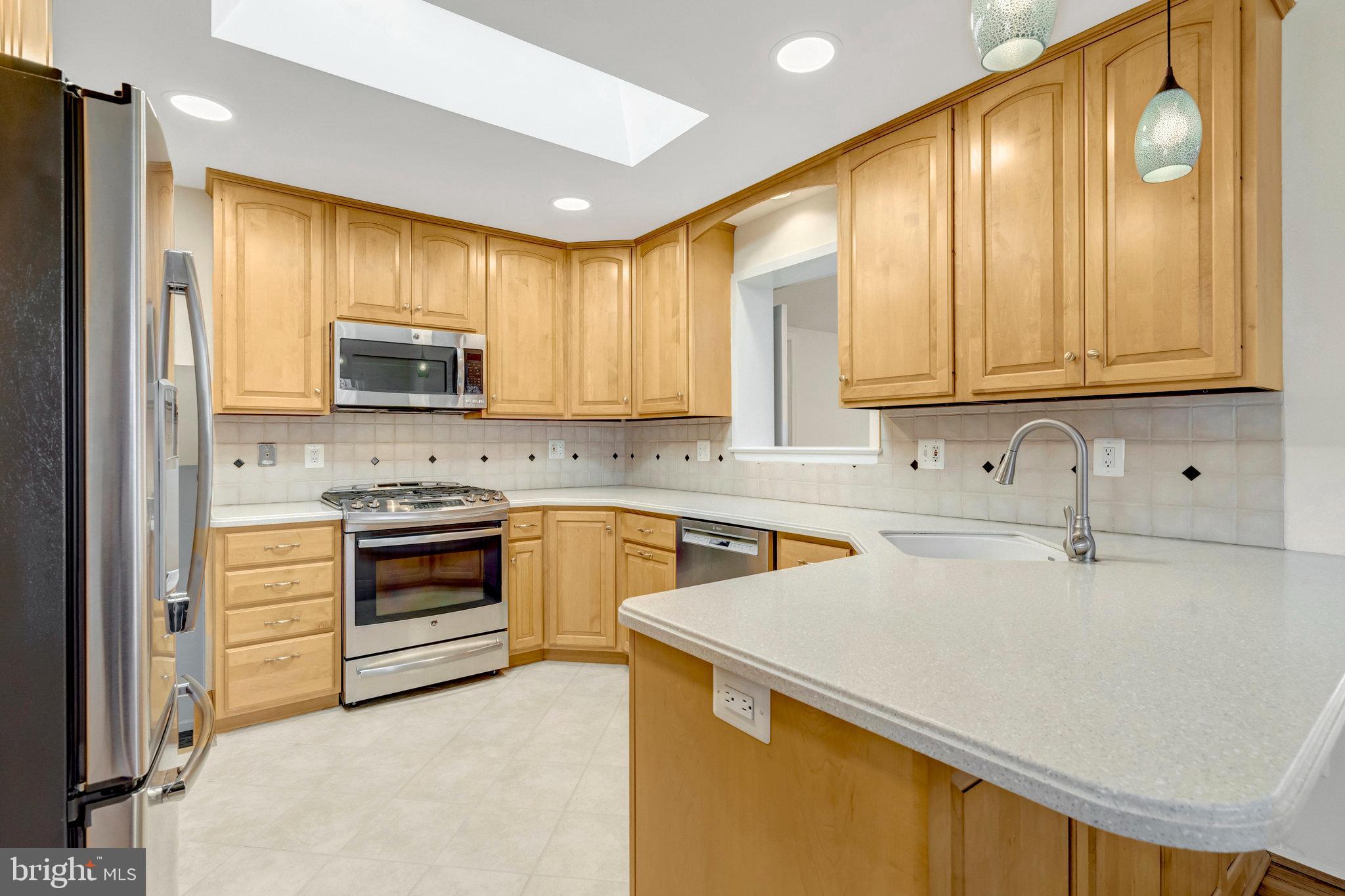 COUNTRY CLUB MANOR - Residential