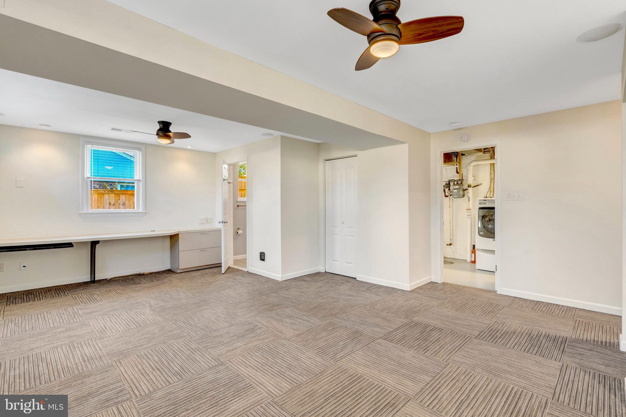 COUNTRY CLUB MANOR - Residential